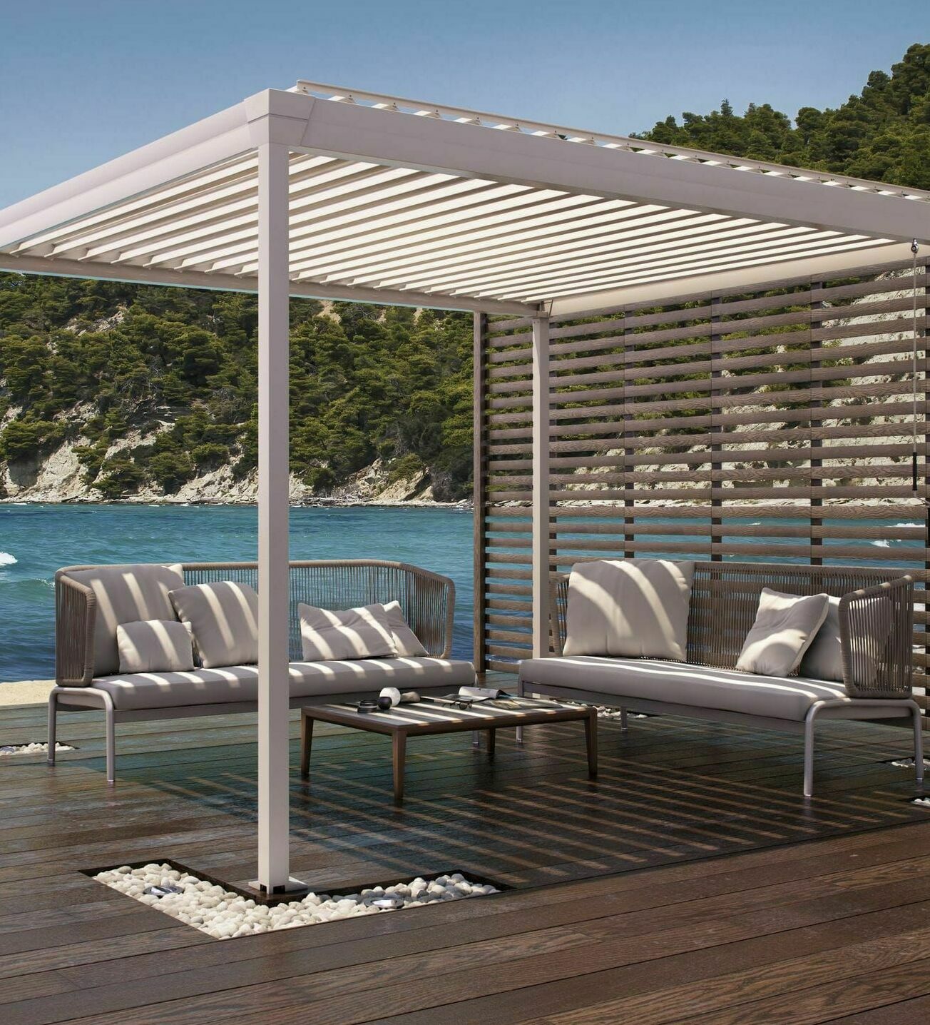 Биоклиматическая пергола – биоклиматика. Пергольная конструкция с поворотно-сдвижными ламелями для летней или всесезонной террасы (зимней утепленной веранды) Биоклиматическая пергола (биоклиматика). Пергола с поворотно-сдвижными ламелями. Строительство летних и всесезонных террас с установкой биоклиматической пергольной конструкции, а также утепленной биоклиматической перголы зимней эксплуатации