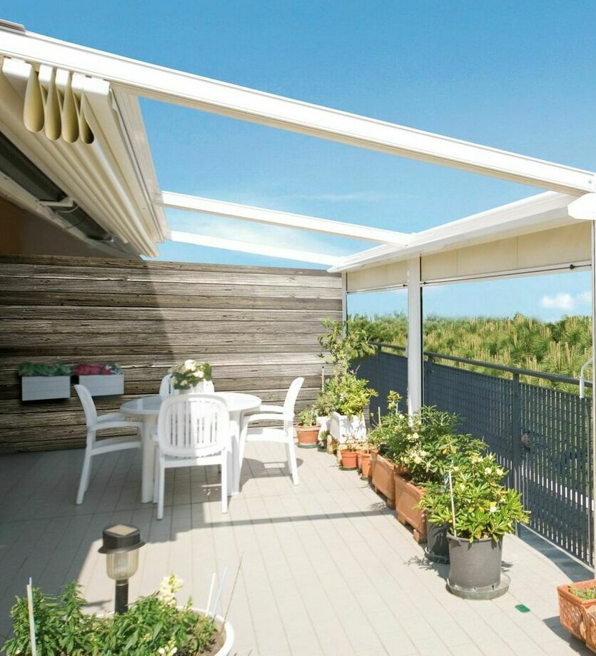 Пергола для летней веранды или террасы кафе и ресторана в Москве недорого! Алюминиевая пергола (пергольная маркиза) со сдвижной крышей с монтажом под ключ! Пергола (перголы) купить для летнего кафе, веранд, террас ресторанов и кафе в Москве. Солнцезащитные системы. Производство и монтаж маркиз-пергол, пергольных конструкций с моторизированной крышей