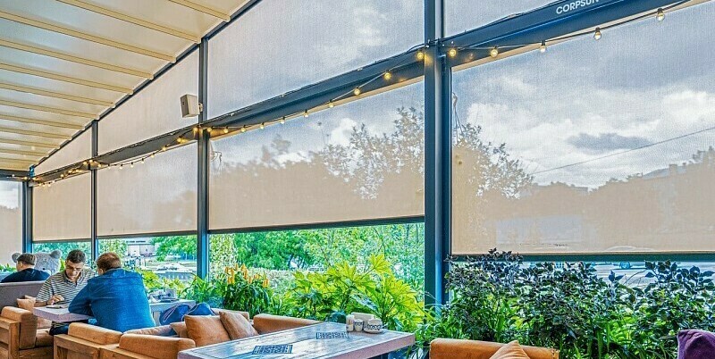 Биоклиматическая пергола – биоклиматика. Пергольная конструкция с поворотно-сдвижными ламелями для летней или всесезонной террасы (зимней утепленной веранды) Биоклиматическая пергола (биоклиматика). Пергола с поворотно-сдвижными ламелями. Строительство летних и всесезонных террас с установкой биоклиматической пергольной конструкции, а также утепленной биоклиматической перголы зимней эксплуатации