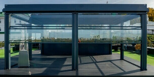 Биоклиматическая пергола – биоклиматика. Пергольная конструкция с поворотно-сдвижными ламелями для летней или всесезонной террасы (зимней утепленной веранды) Биоклиматическая пергола (биоклиматика). Пергола с поворотно-сдвижными ламелями. Строительство летних и всесезонных террас с установкой биоклиматической пергольной конструкции, а также утепленной биоклиматической перголы зимней эксплуатации