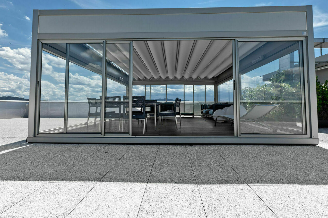 Строительство летней веранды, террасы под ключ! Пергола, биоклиматика, маркизы, системы остекления для летней веранды. Монтаж и сезонное хранение. Пергола, биоклиматика, маркизы, системы остекления для летней веранды и террасы. Всесезонные террасы, биоклиматические перголы. Строительство летних веранд под ключ!